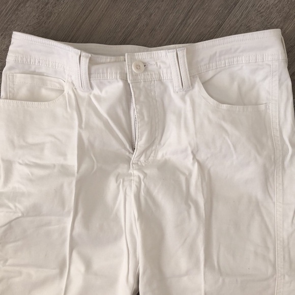 Lee classic fit white shorts - Picture 2 of 6